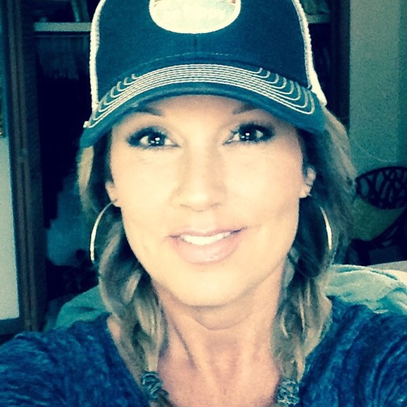 KOOL KARMA GOODS🔆🌞 💮👄💄🧥🧣👢👜🕶❤️🌟💥✨🌈 - Picture 2 of 8